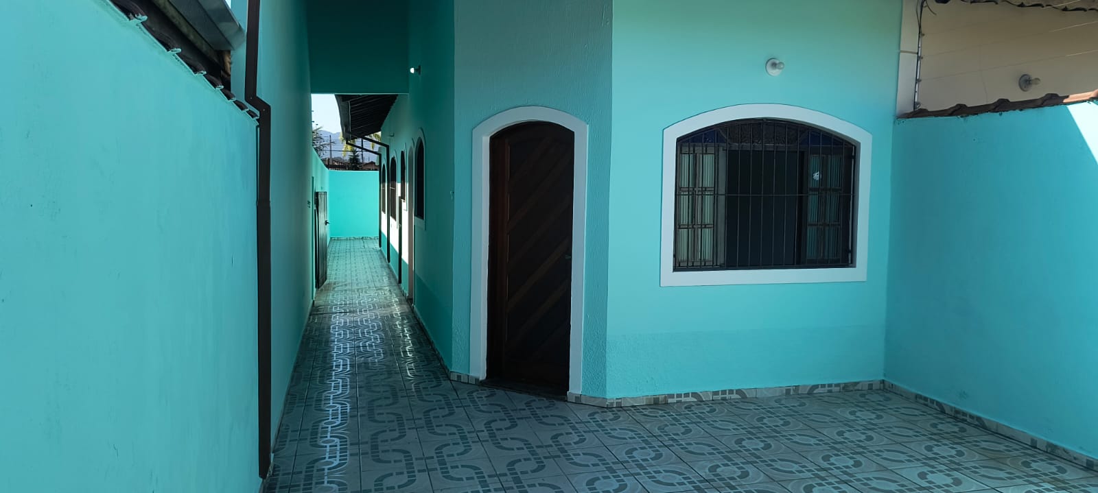 CASA NO JARDIM MAGALHÃES - LADO MORRO À 600 METROS DA RODOVIA - ITANHAÉM/SP