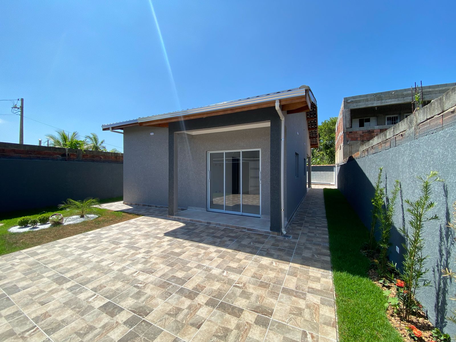 CASA NO JARDIM DAS PALMEIRAS - LADO PRAIA À 600 METROS DO MAR - ITANHAÉM/SP 