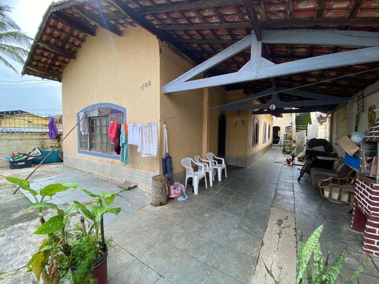 CASA COM EDÍCULA NO BAIRRO SÃO JORGE EM ITANHAÉM / SP - LADO PRAIA - 900 METROS DO MAR 