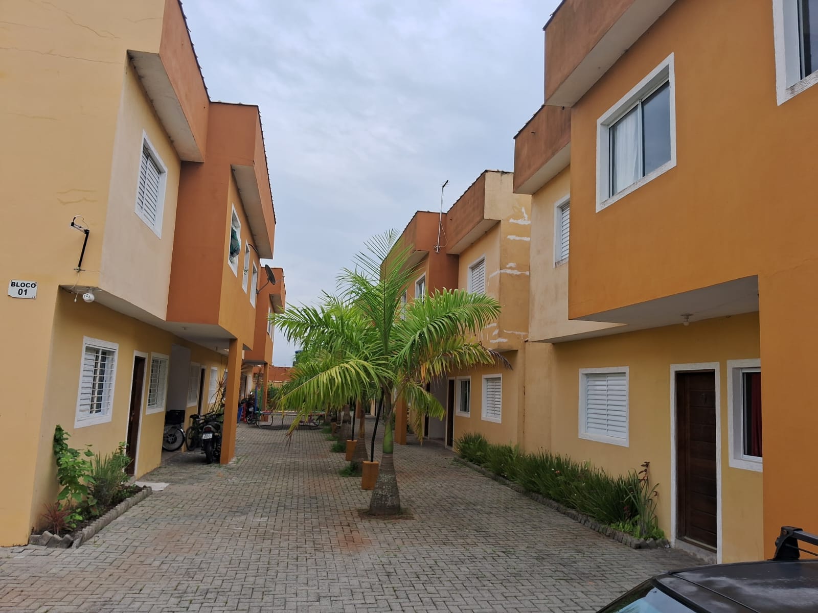 CASA EM CONDOMÍNIO NO JARDIM DAS PALMEIRAS - ITANHAÉM / SÃO PAULO - LADO PRAIA À 1.000 METROS DO MAR 