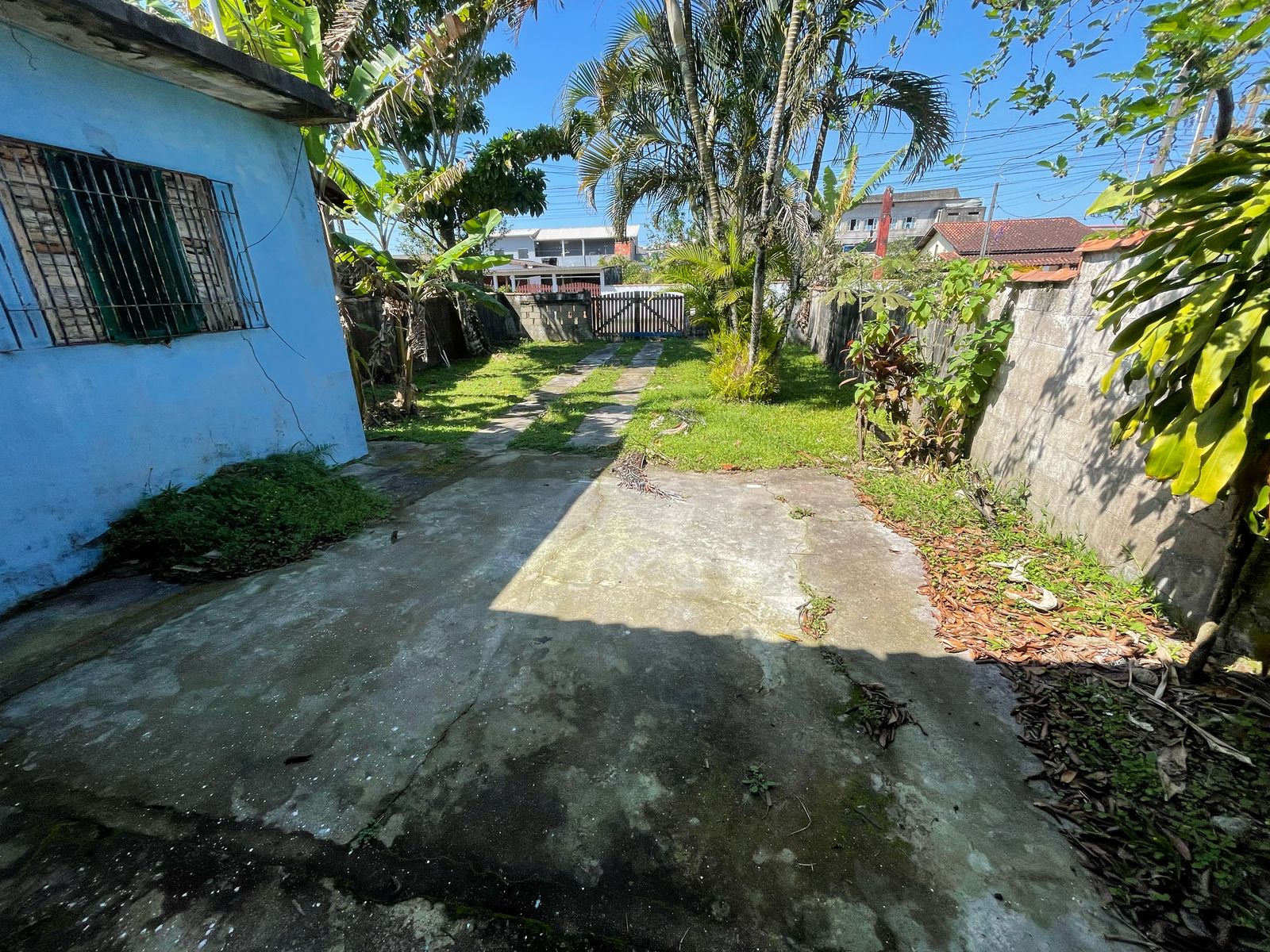 CASA NO BALNEÁRIO GAIVOTA - ITANHAÉM/SÃO PAULO - LADO MORRO À 70 METROS DA PISTA - foto 2