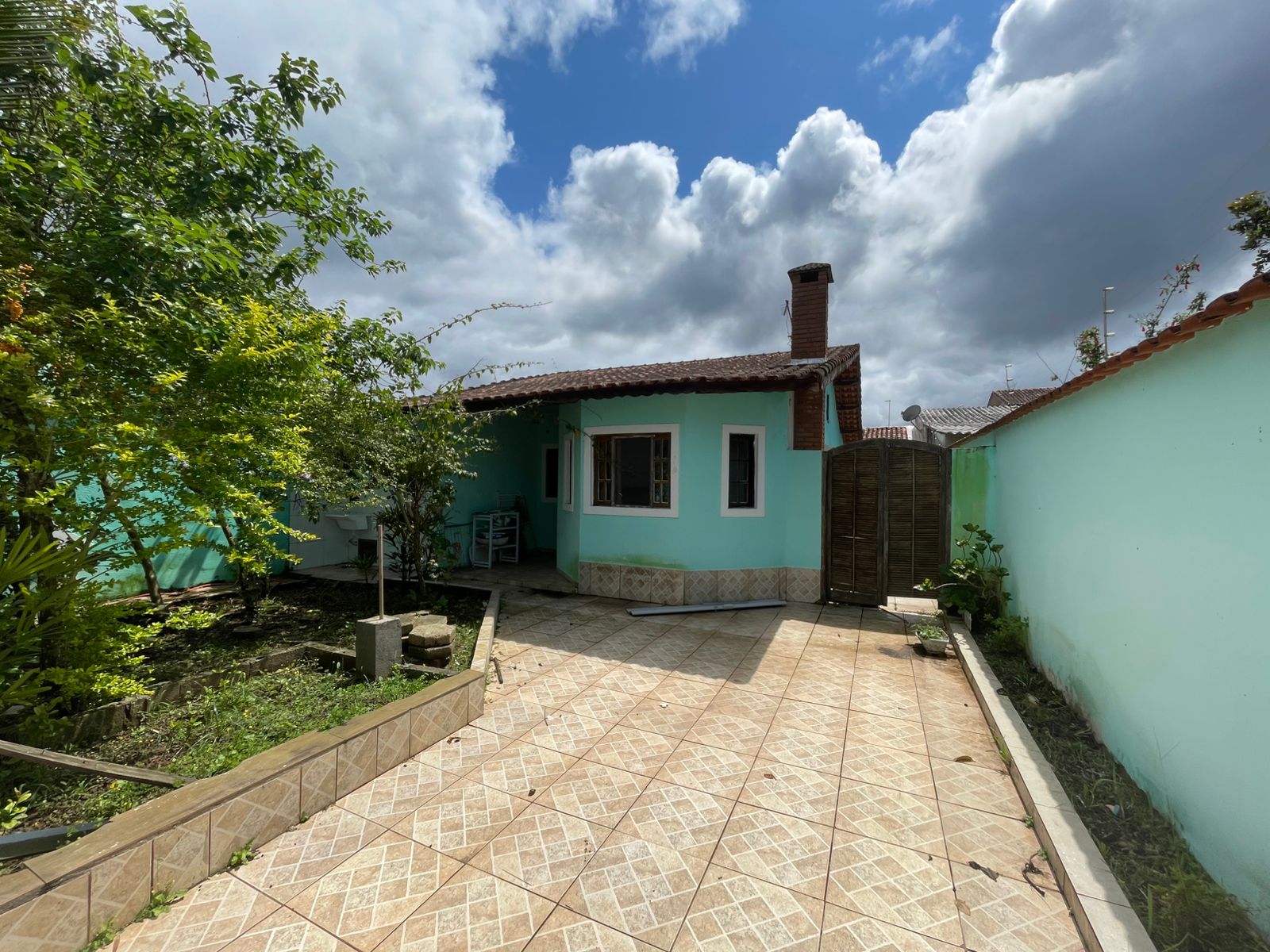 CASA NO BAIRRO SÃO JORGE - ITANHAÉM - LADO PRAIA - 1600 METROS DA PRAIA