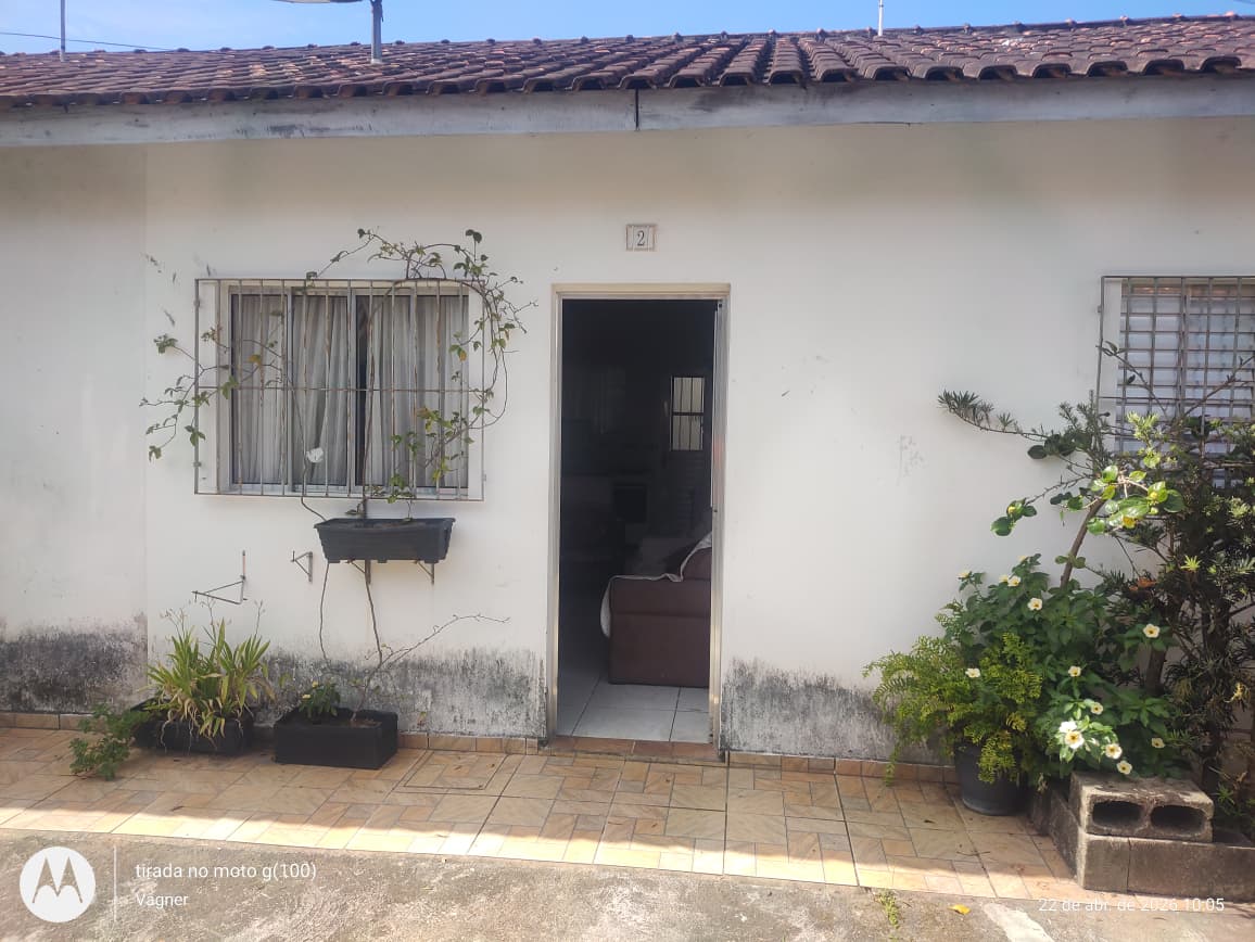 CASA EM CONDOMÍNIO - NA ESTÂNCIA SÃO PEDRO - ITANHAÉM - LADO MORRO - 50 METROS DA RODOVIA