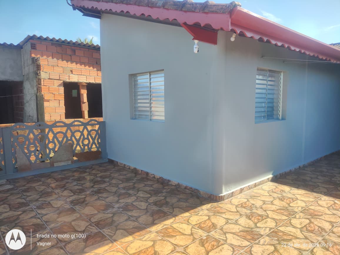 CASA NO BALNEÁRIO GAIVOTA - ITANHAÉM - LADO MORRO - 600 METROS DA RODOVIA
