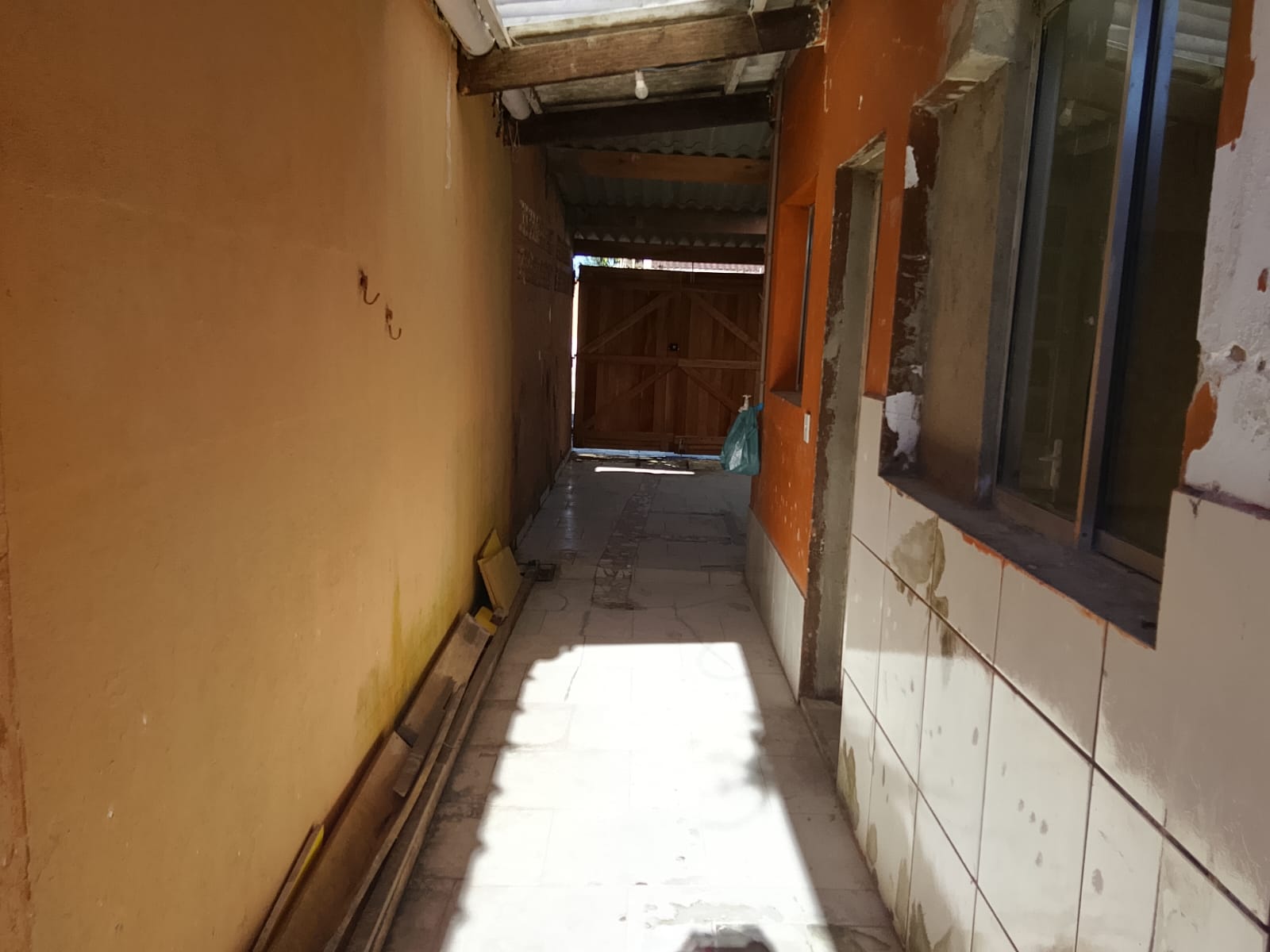 CASA NO JARDIM SAVOY - ITANHAÉM - LADO MORRO - 1KM DA RODOVIA