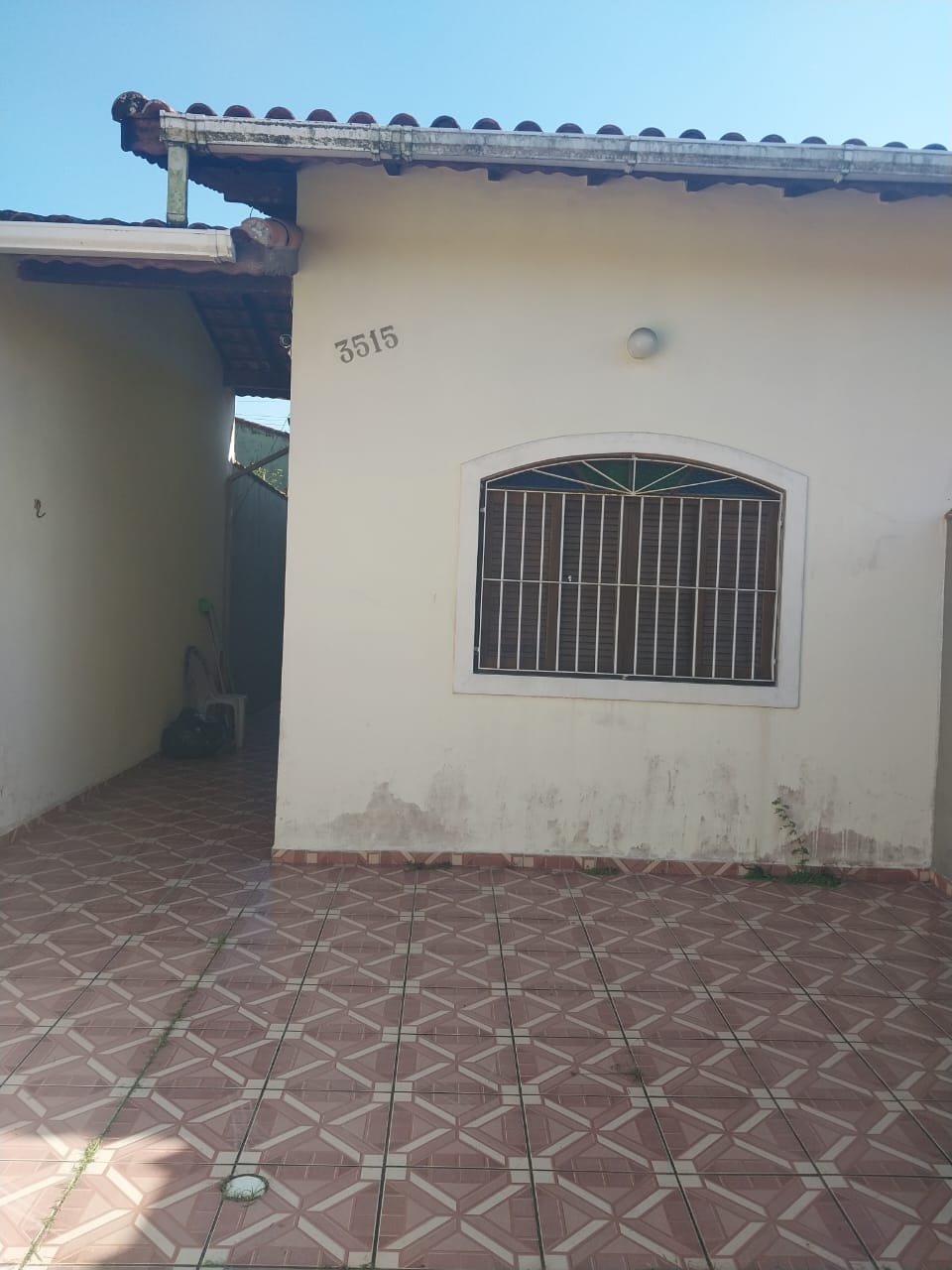 CASA NO JD. SUARÃO - ITANHAÉM - LADO PRAIA - 400 METROS DO MAR