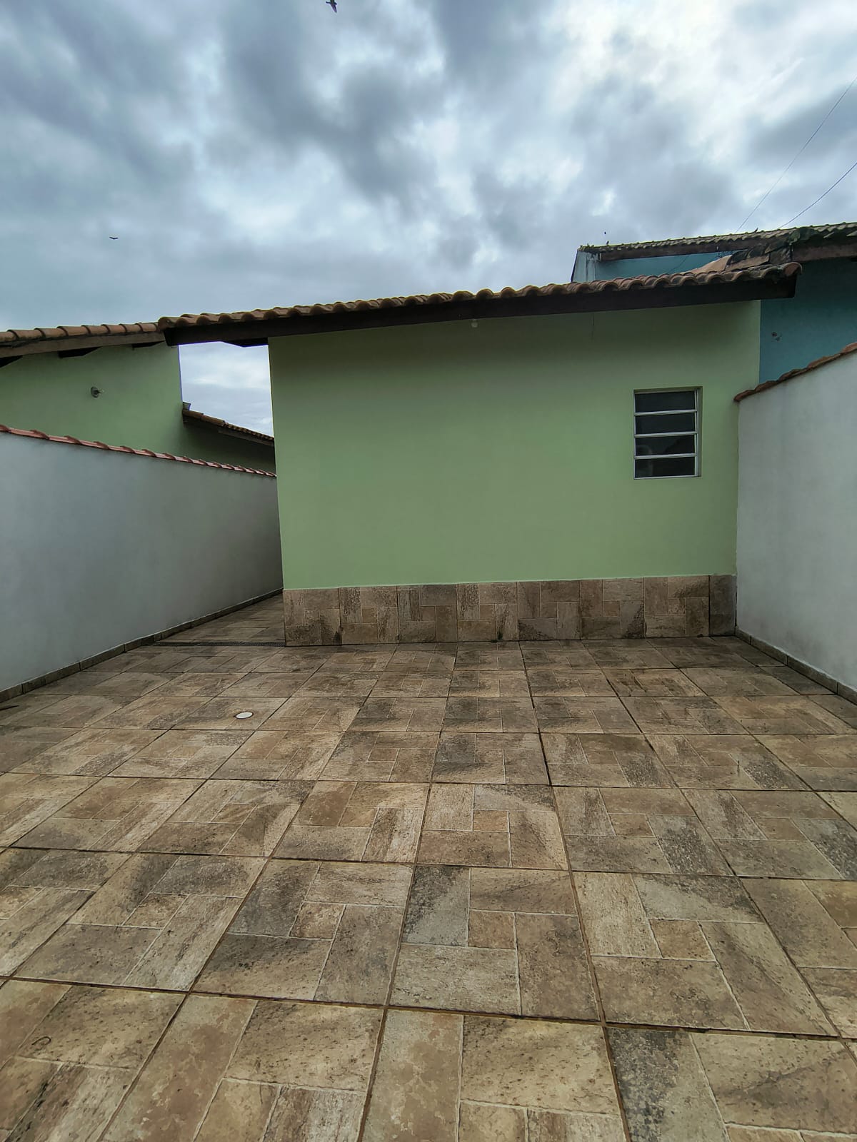 CASA ISOLADA NOVA LUIZAMAR - ITANHAÉM/SP - LADO MORRO - 400 METROS DA RODOVIA