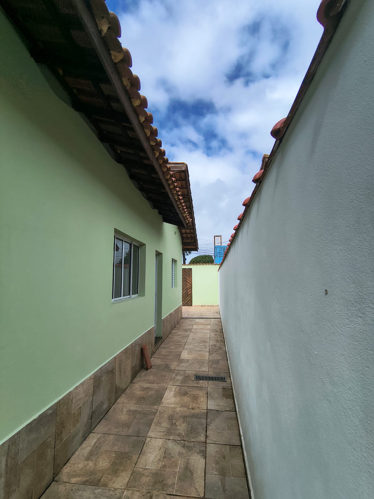 CASA ISOLADA NOVA LUIZAMAR - ITANHAÉM/SP - LADO MORRO - 400 METROS DA RODOVIA - foto 2