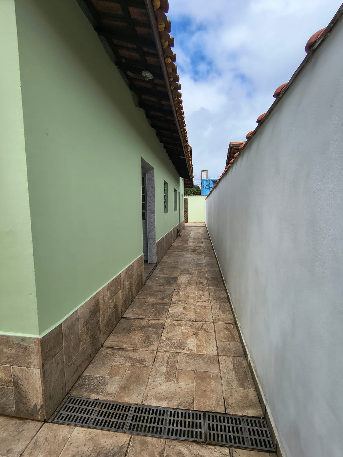 CASA ISOLADA NOVA LUIZAMAR - ITANHAÉM/SP - LADO MORRO - 400 METROS DA RODOVIA - foto 3