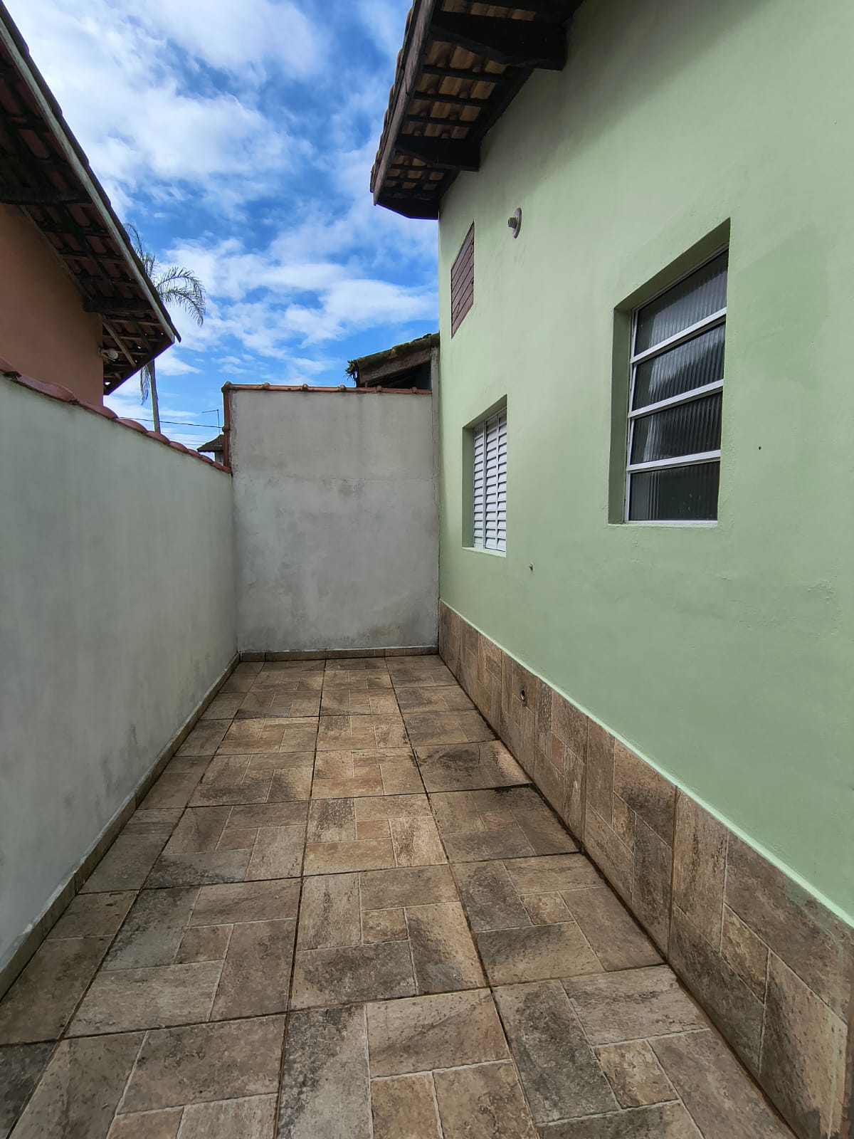 CASA ISOLADA NOVA LUIZAMAR - ITANHAÉM/SP - LADO MORRO - 400 METROS DA RODOVIA - foto 6