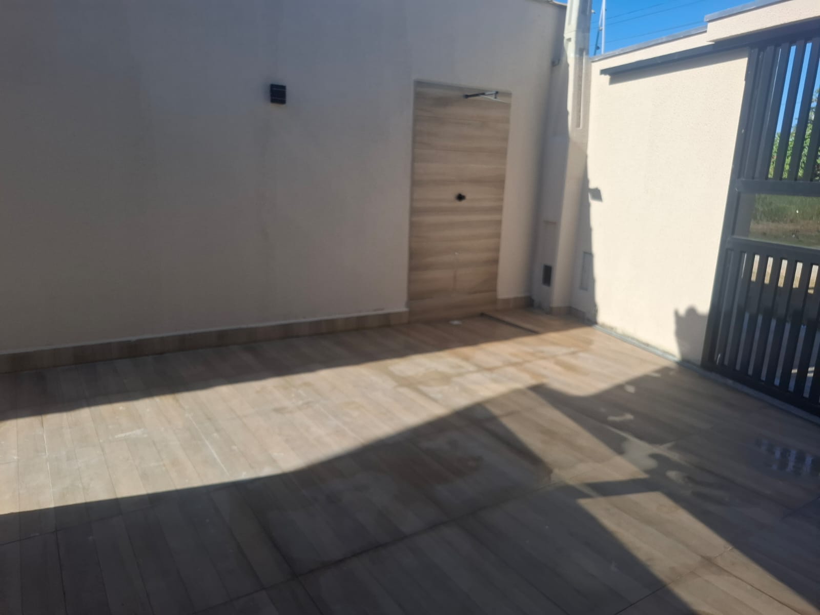 CASA GEMINADA NO JD. BOPIRANGA - LADO PRAIA - 700 METROS DO MAR - foto 2