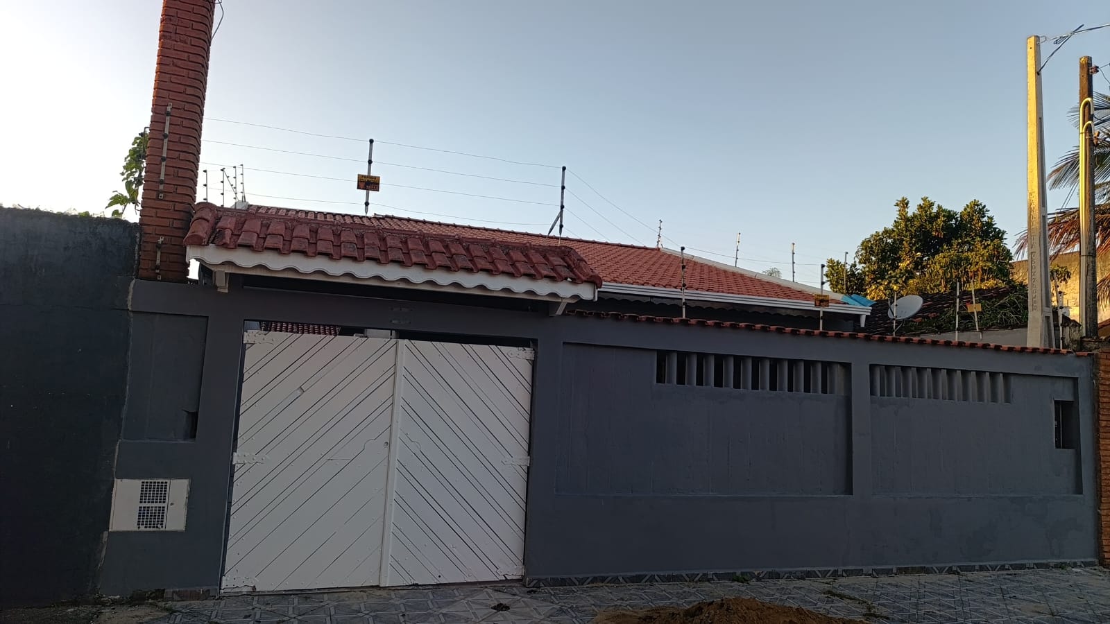 CASA NO BALNEÁRIO GAIVOTA - ITANHAÉM - LADO PRAIA  