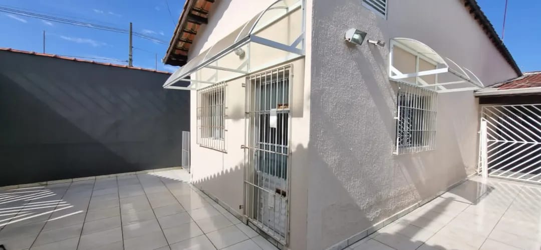 CASA NO JARDIM DIPLOMATA - ITANHAÉM - LADO PRAIA - 1KM DO MAR